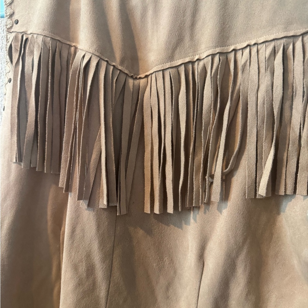 SHYANNE WOMEN'S FAUX SUEDE WHIPSTITCH FRINGE VEST - Picture 5 of 6